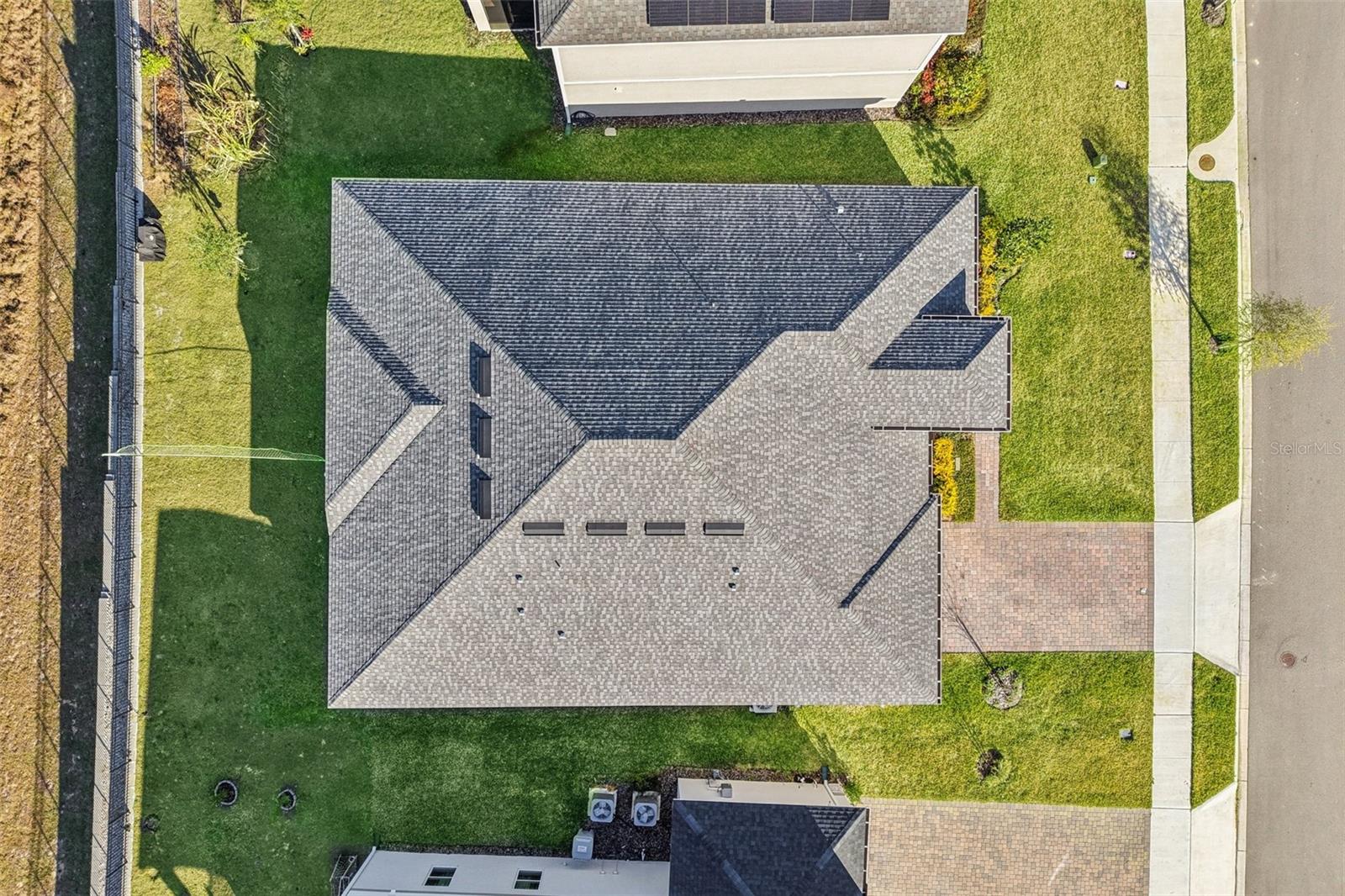 Listing photo id 51 for 710 Creeping Fig Street