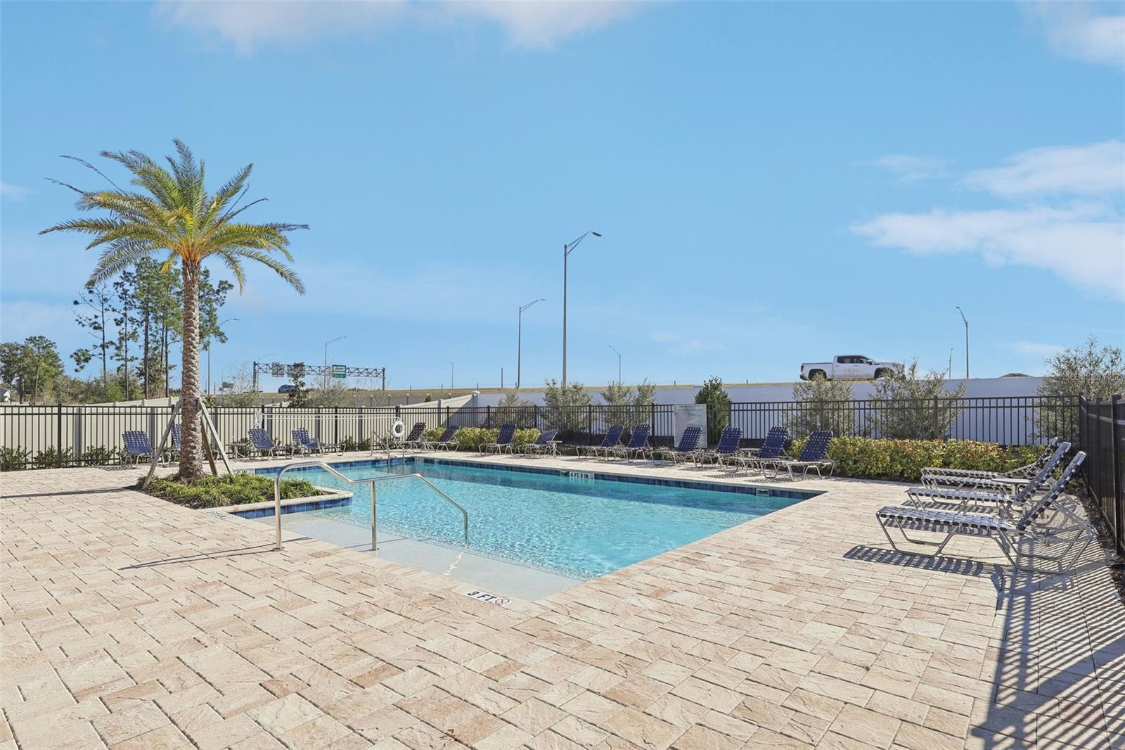 Listing photo id 56 for 710 Creeping Fig Street