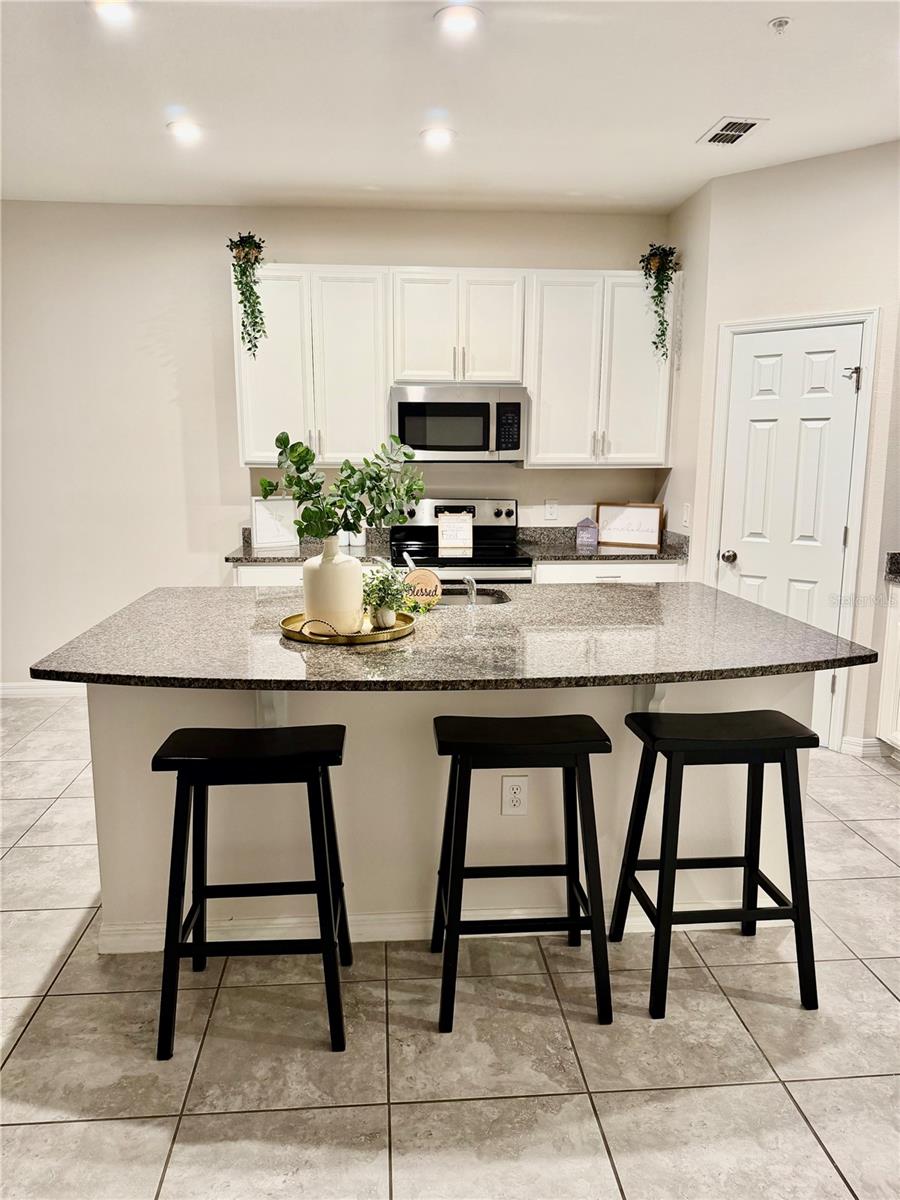 Image 4 of 18 For 10560 Salt Grove Street