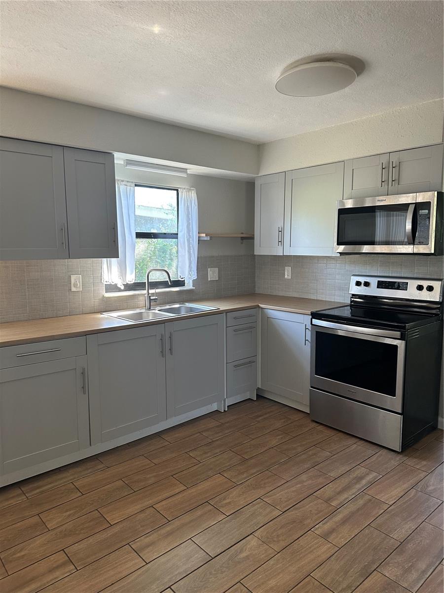 Image 14 of 22 For 1795 Lilac Circle