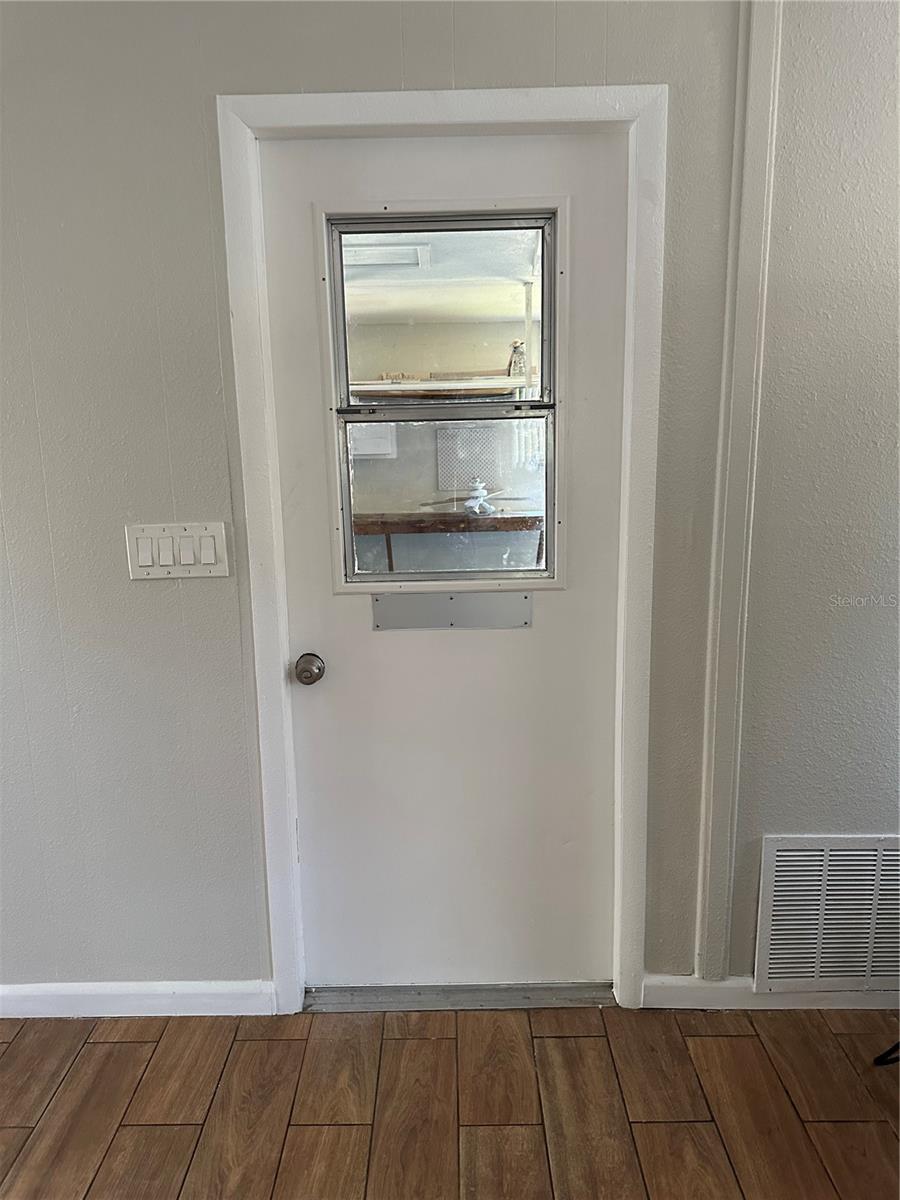 Image 18 of 22 For 1795 Lilac Circle