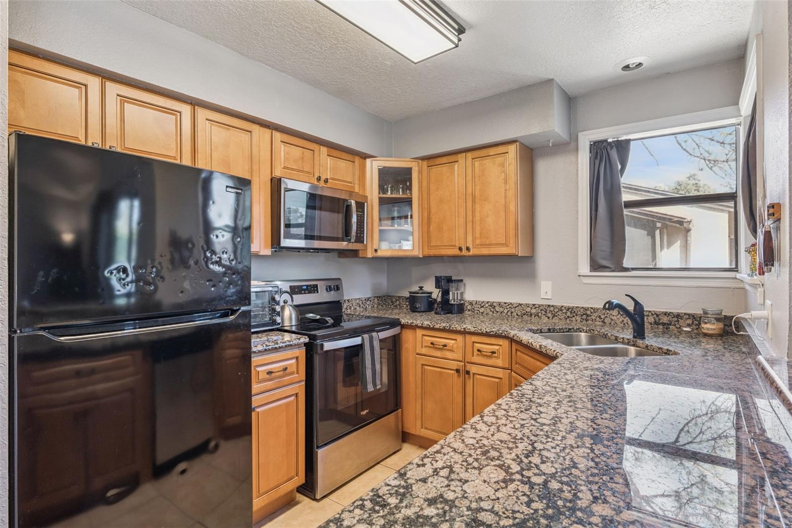 Image 13 of 39 For 2924 Antique Oaks Circle 46