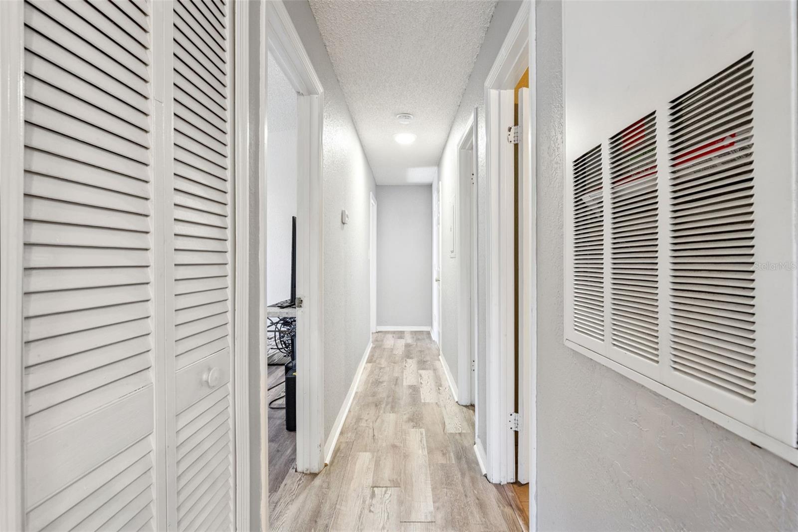 Image 16 of 39 For 2924 Antique Oaks Circle 46