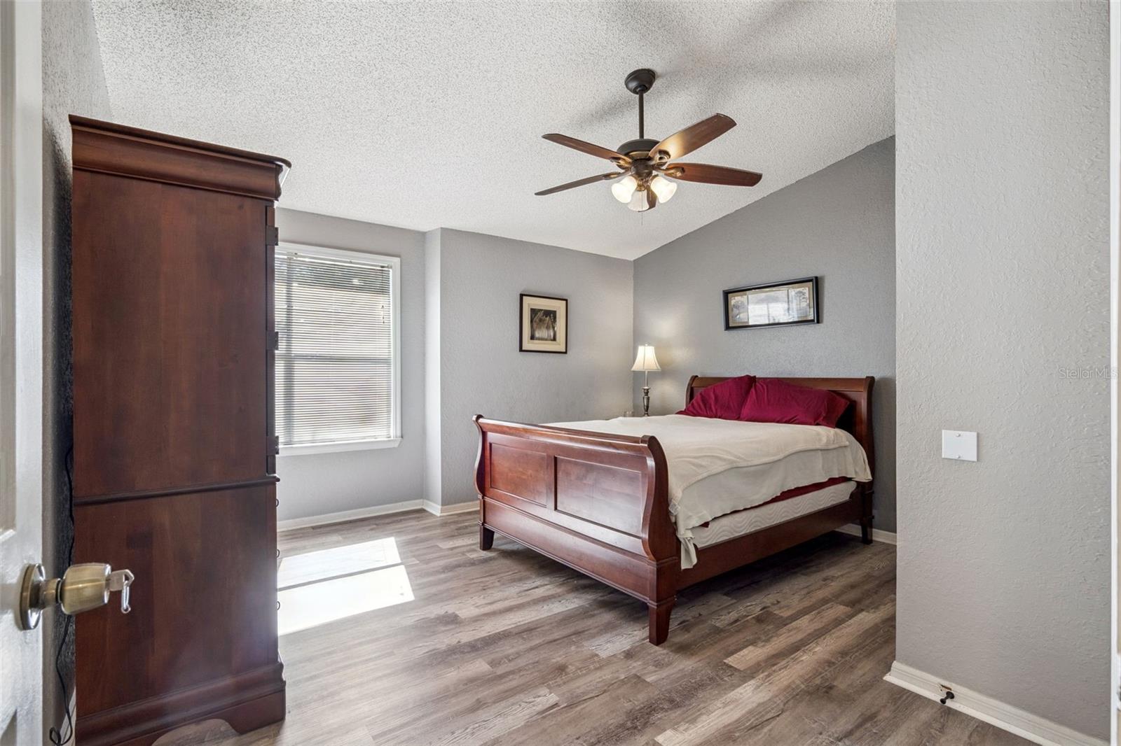 Image 17 of 39 For 2924 Antique Oaks Circle 46