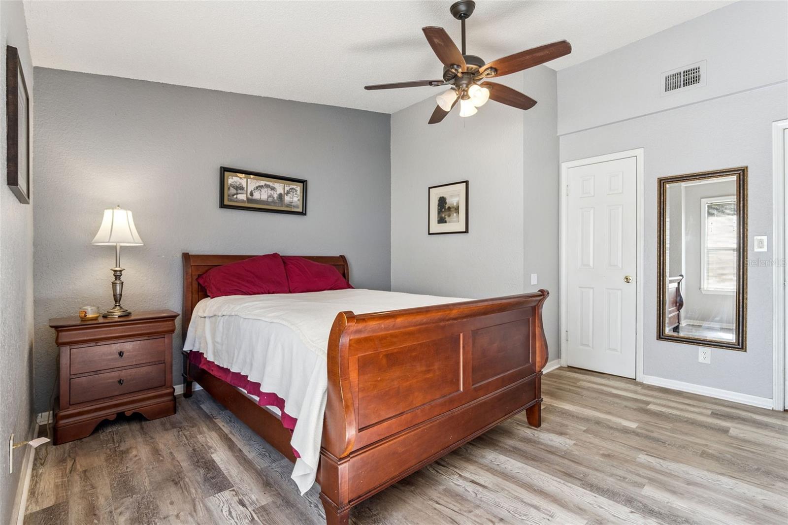 Image 18 of 39 For 2924 Antique Oaks Circle 46