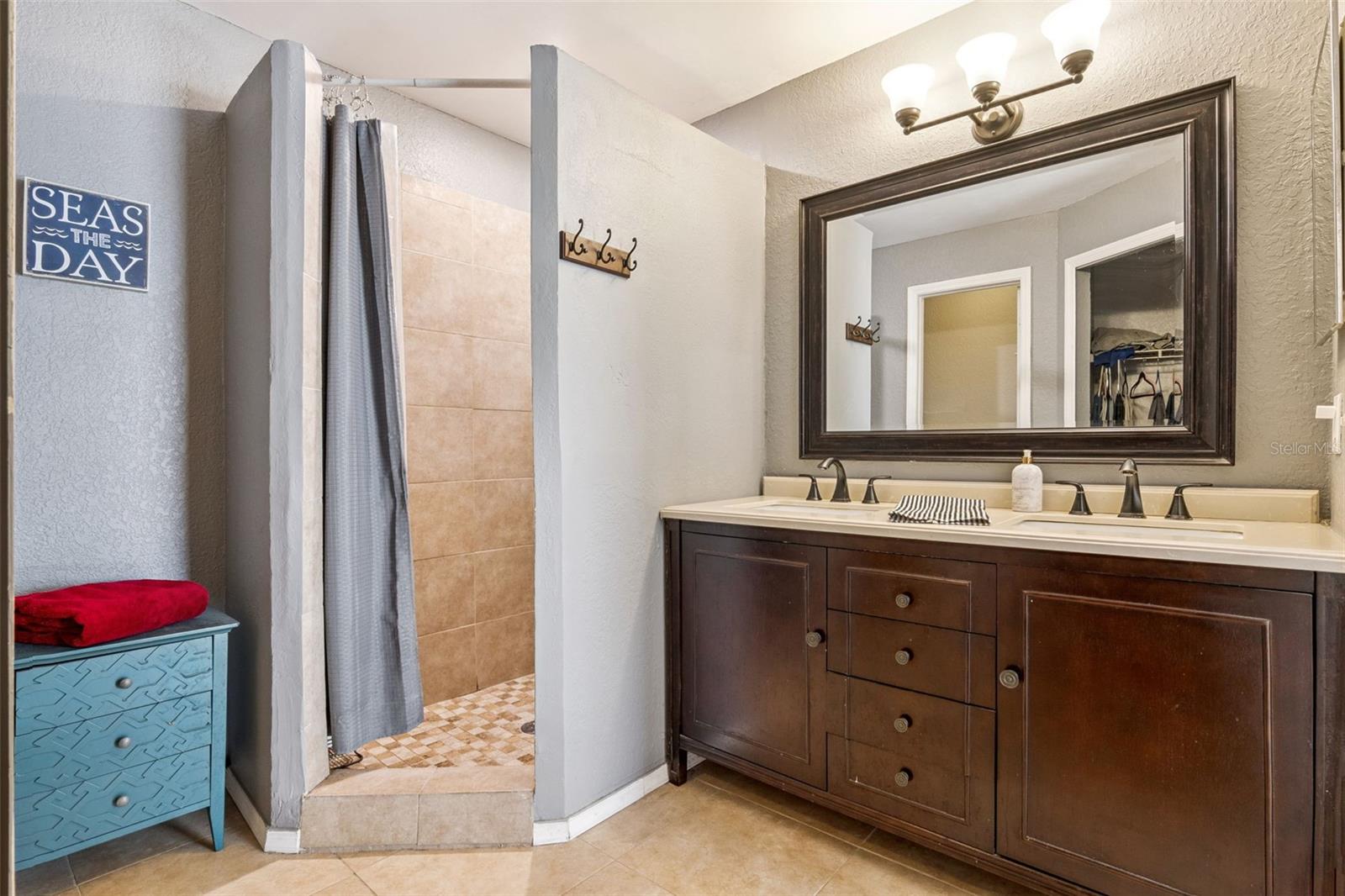 Image 20 of 39 For 2924 Antique Oaks Circle 46