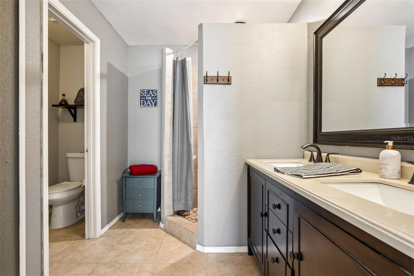 Image 21 of 39 For 2924 Antique Oaks Circle 46