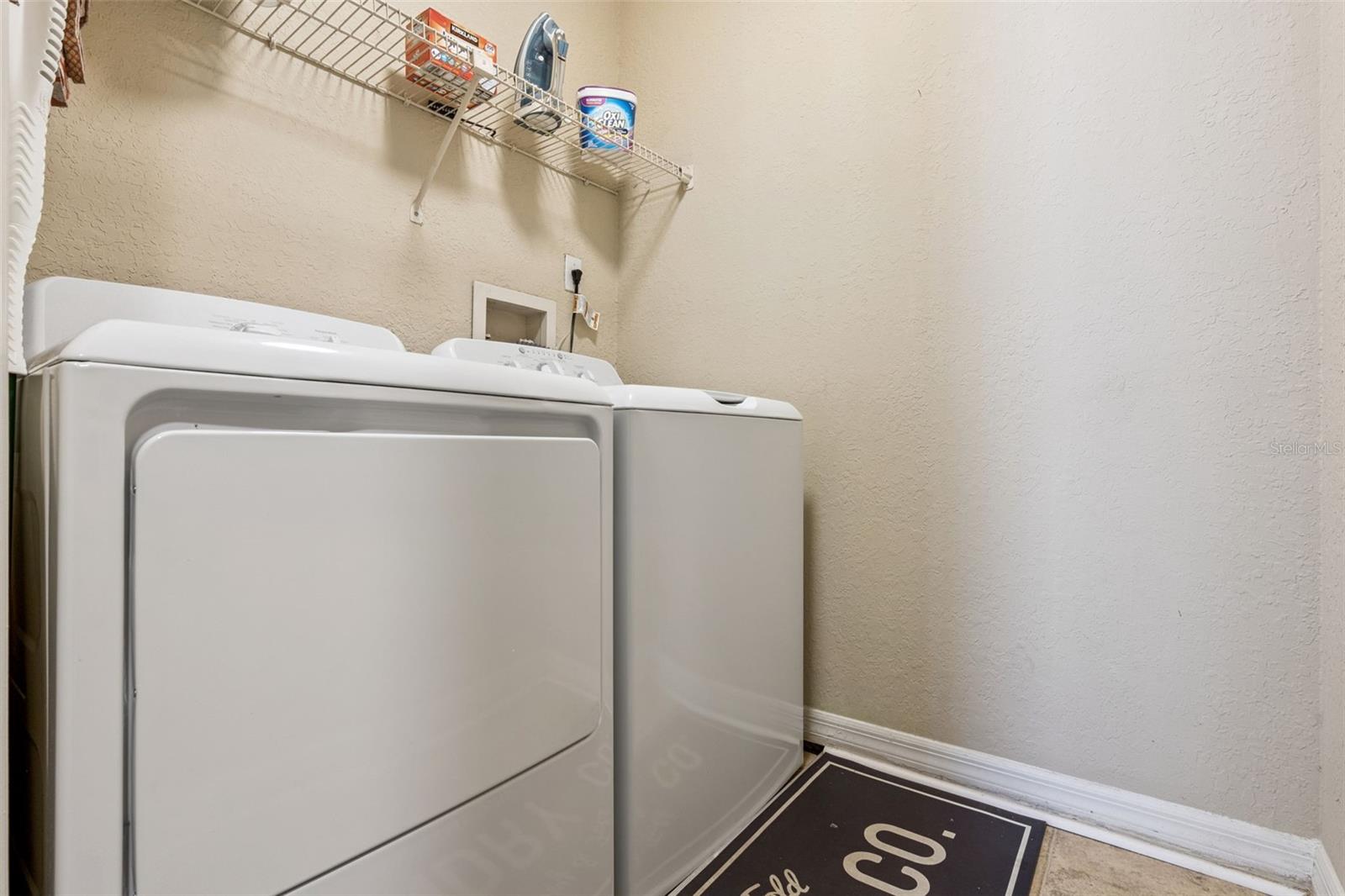 Image 28 of 39 For 2924 Antique Oaks Circle 46