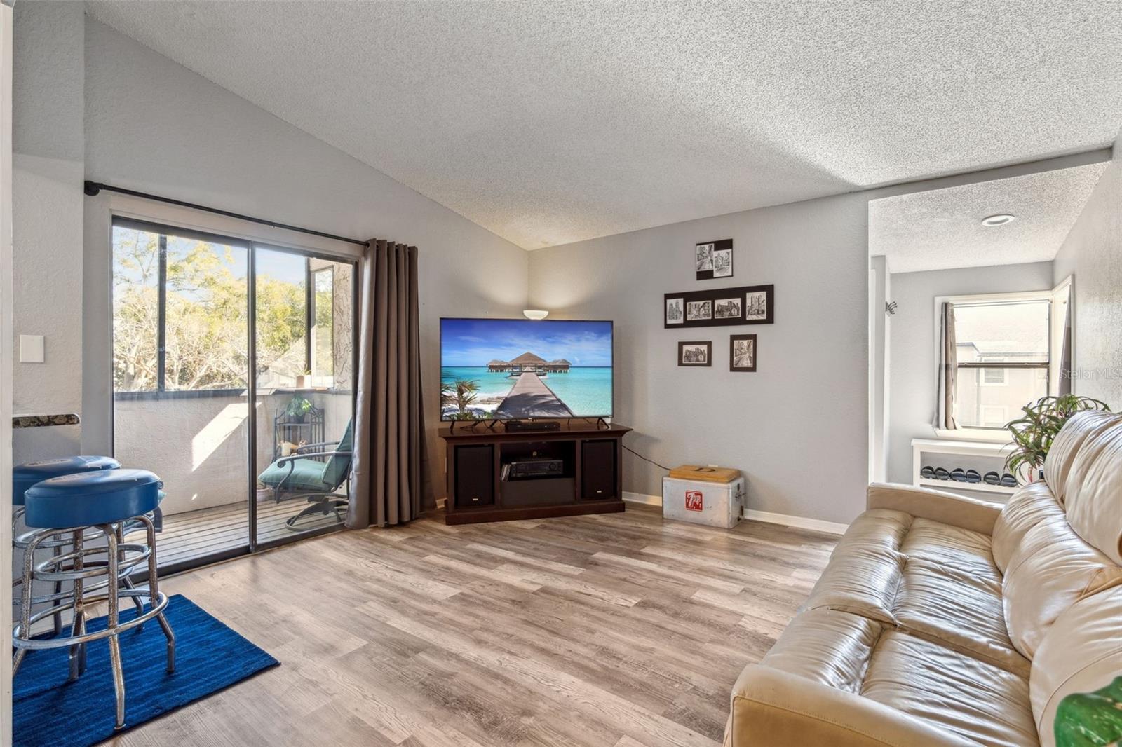 Image 6 of 39 For 2924 Antique Oaks Circle 46