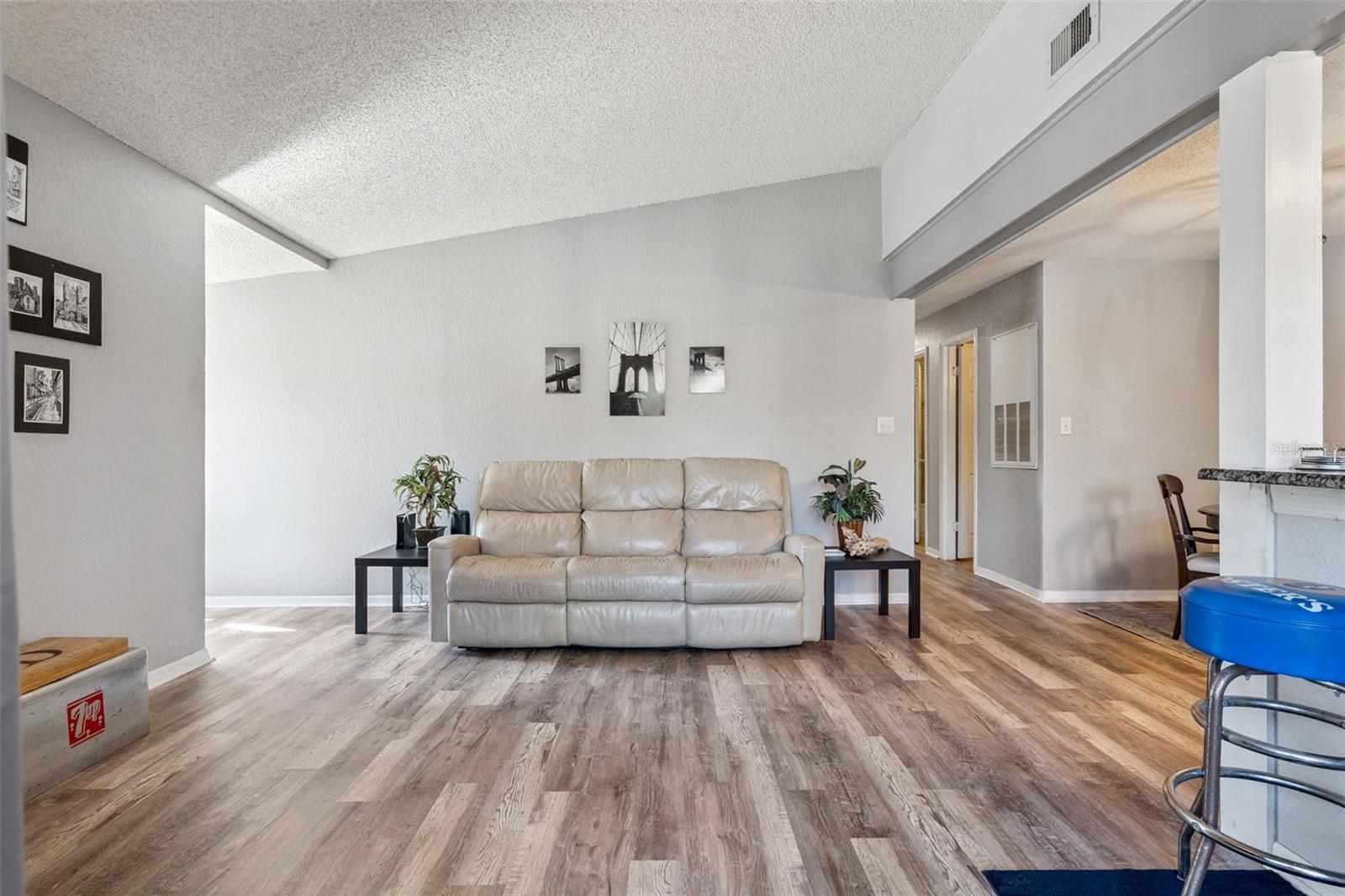 Image 7 of 39 For 2924 Antique Oaks Circle 46