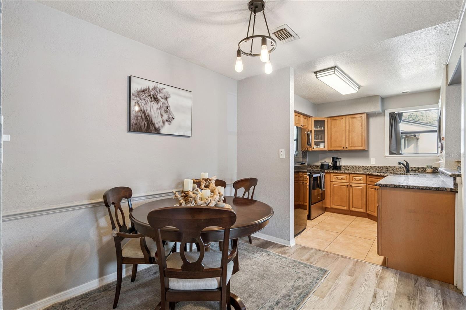 Image 9 of 39 For 2924 Antique Oaks Circle 46