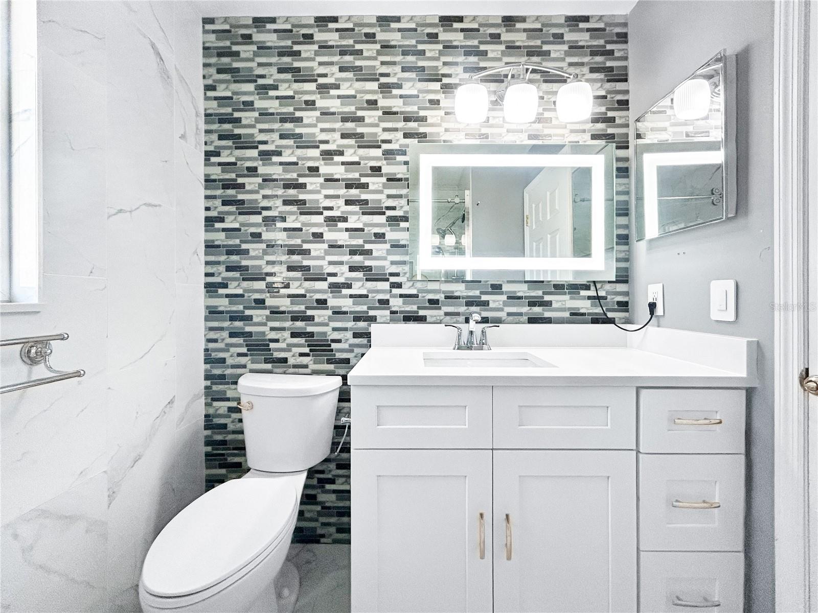 Listing photo id 19 for 2605 Hawthorne Lane