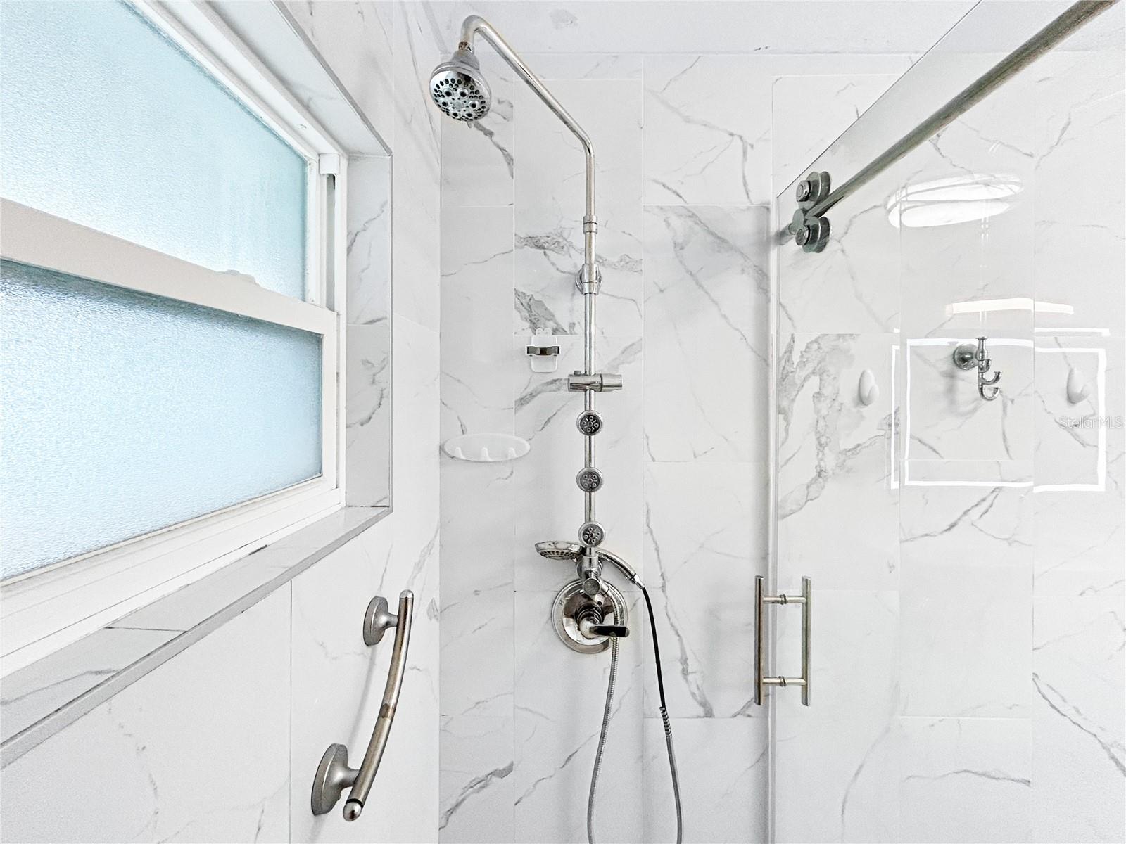 Listing photo id 30 for 2605 Hawthorne Lane