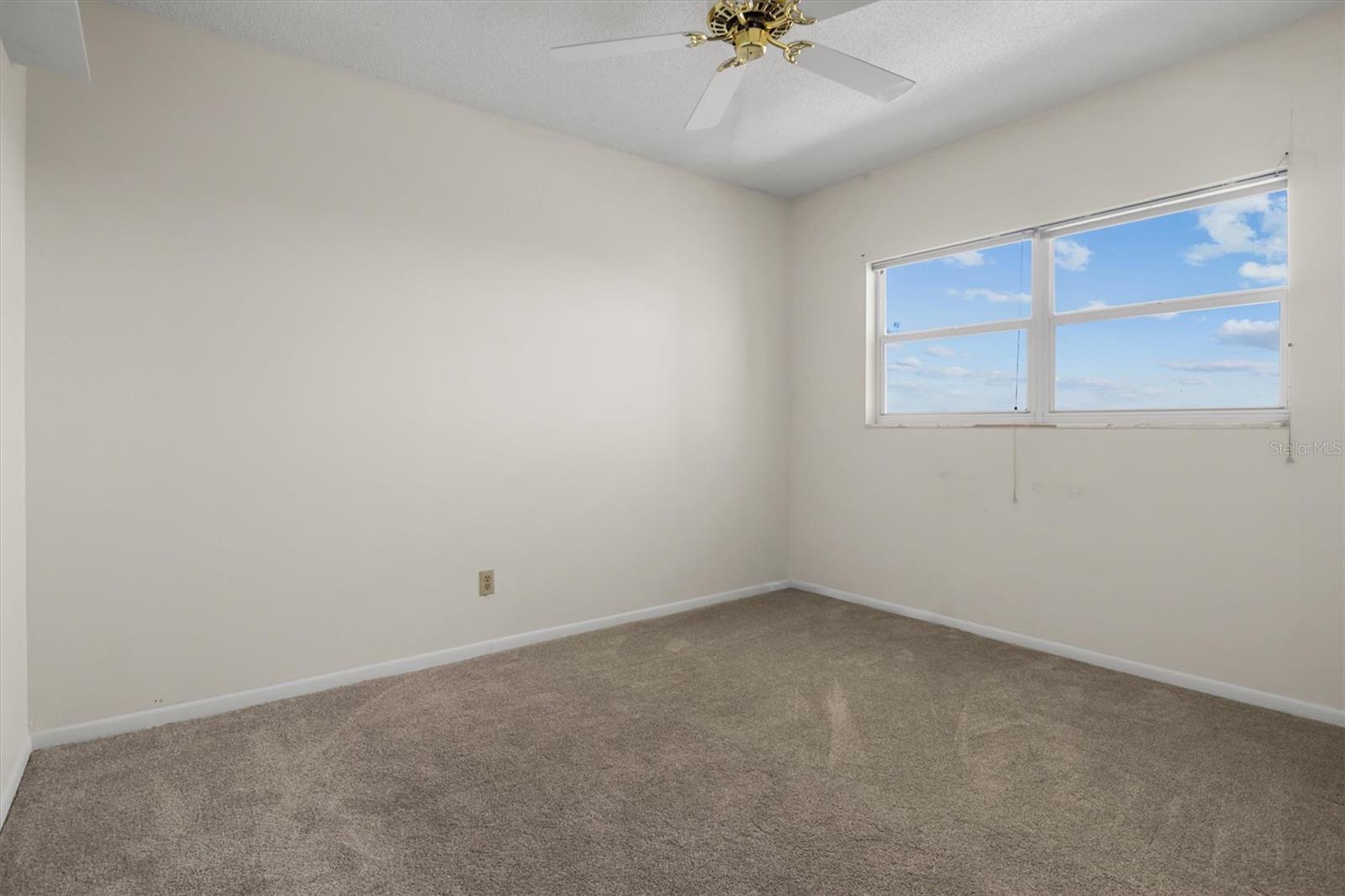 Image 11 of 31 For 2131 Lakeview Drive 904