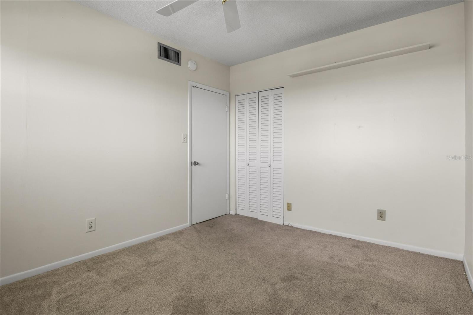 Image 12 of 31 For 2131 Lakeview Drive 904