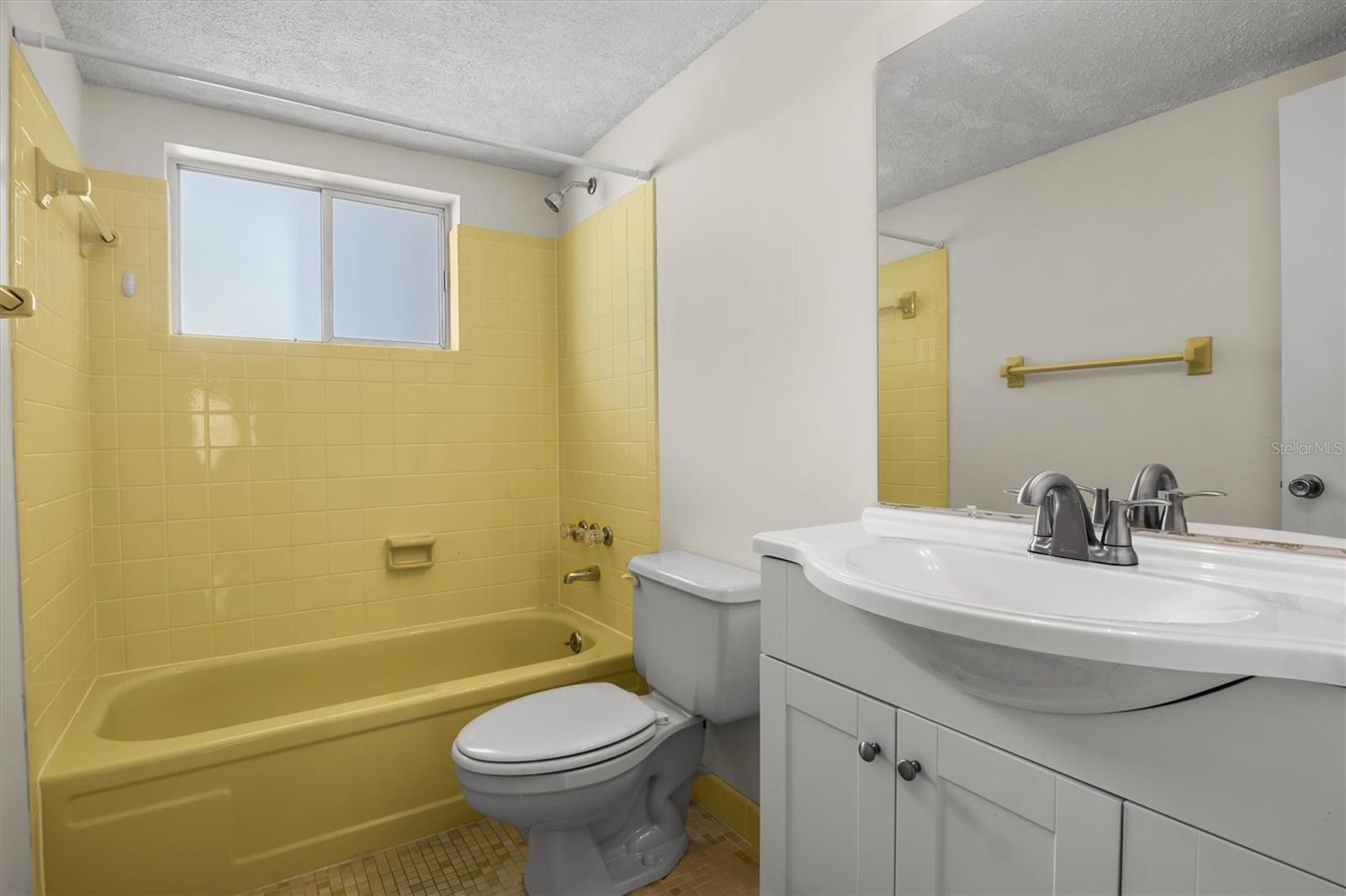 Image 13 of 31 For 2131 Lakeview Drive 904