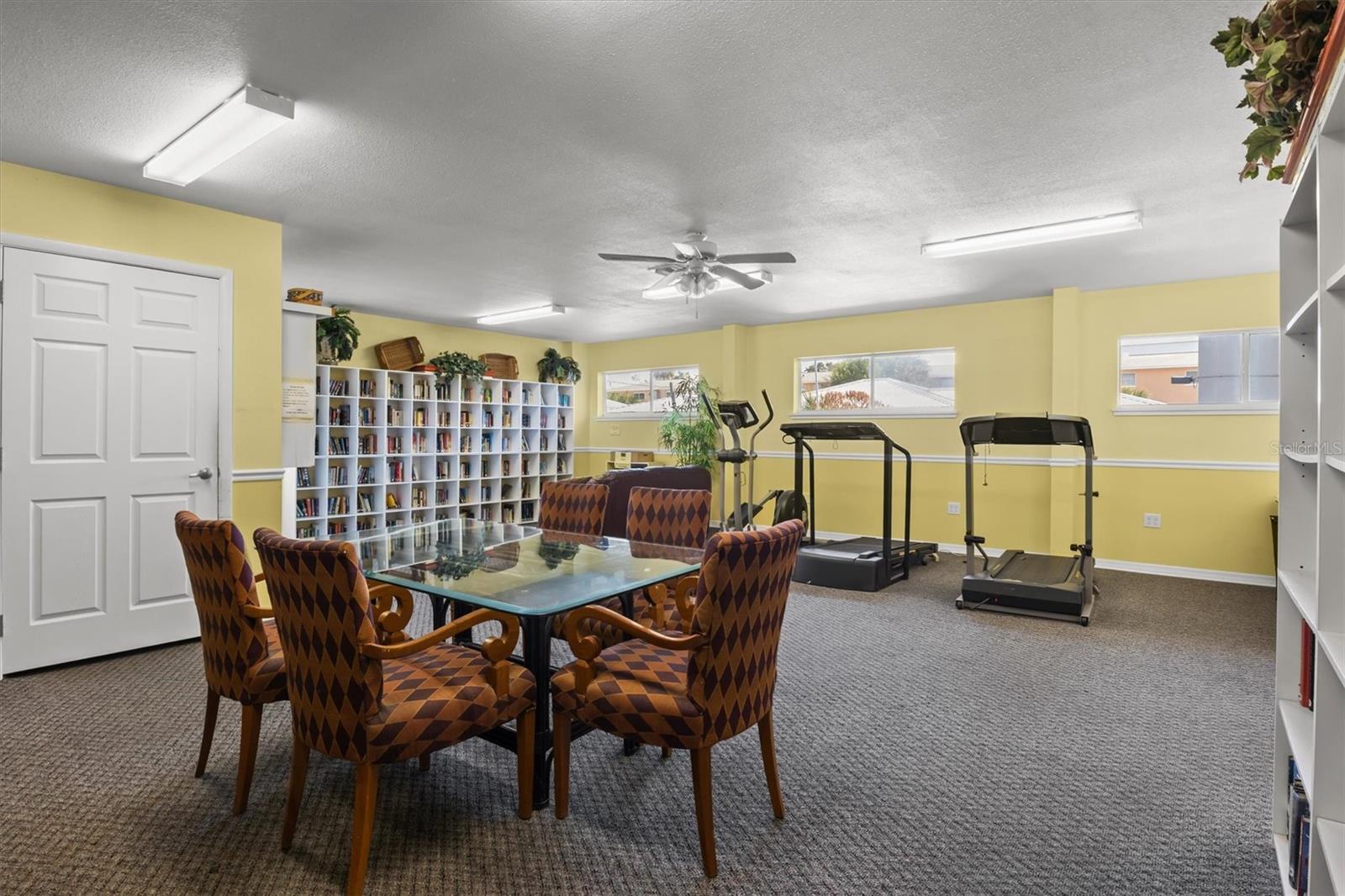 Image 19 of 31 For 2131 Lakeview Drive 904