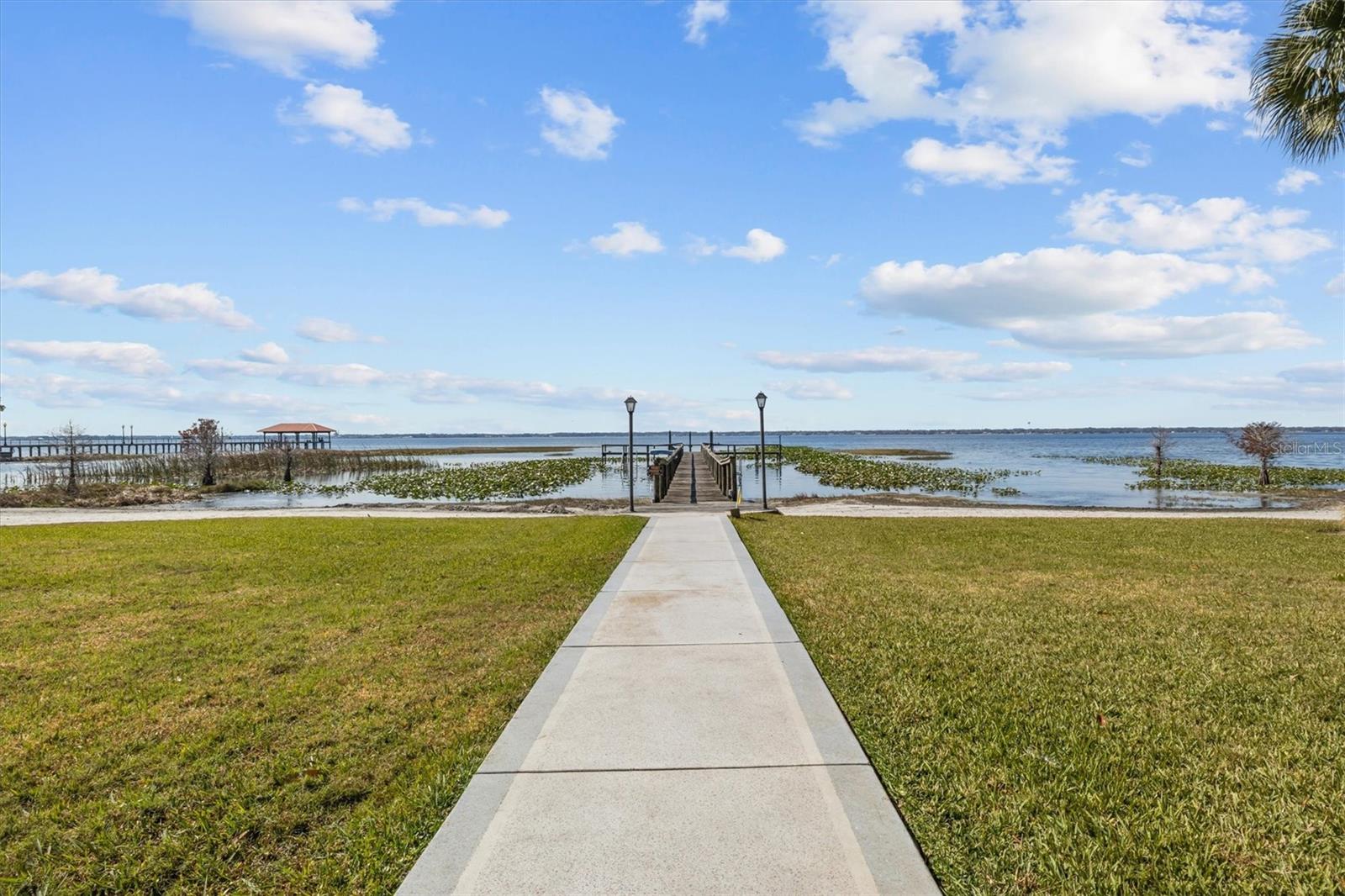 Image 26 of 31 For 2131 Lakeview Drive 904