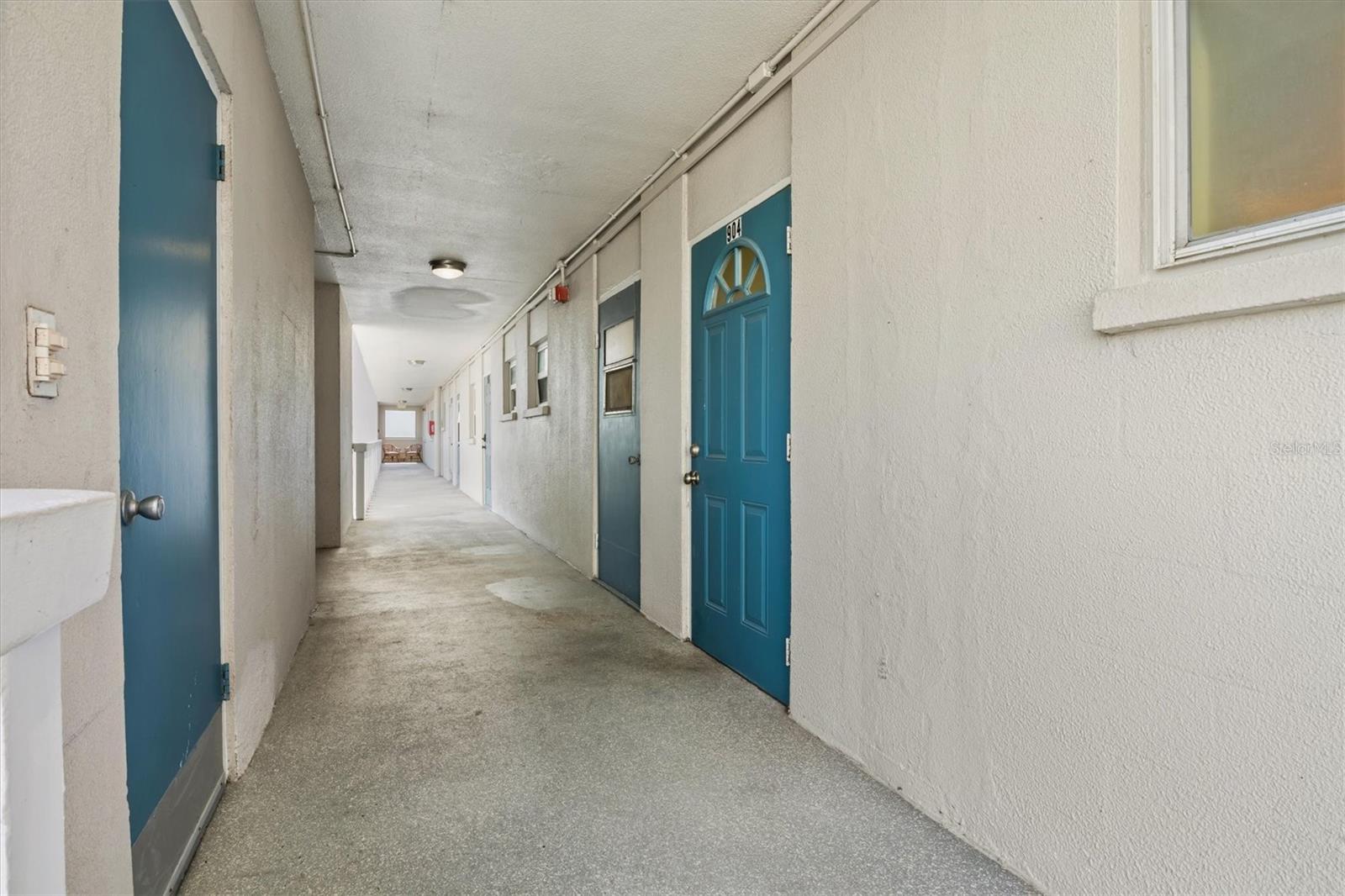 Image 4 of 31 For 2131 Lakeview Drive 904