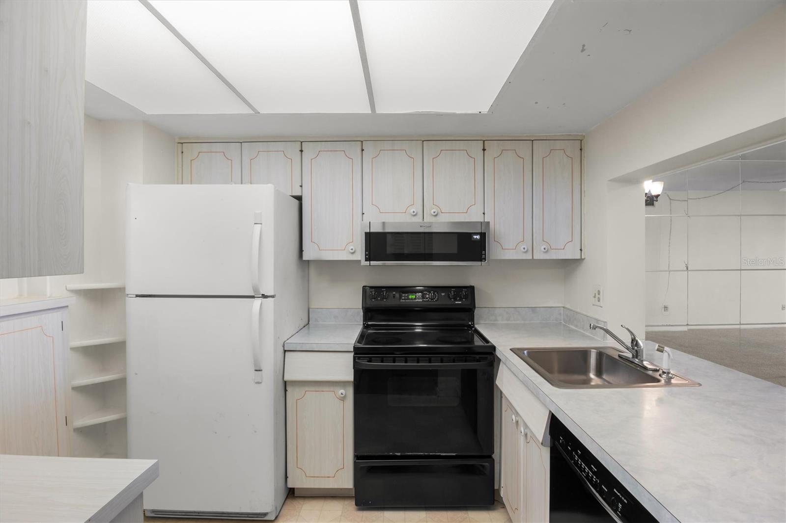 Image 7 of 31 For 2131 Lakeview Drive 904