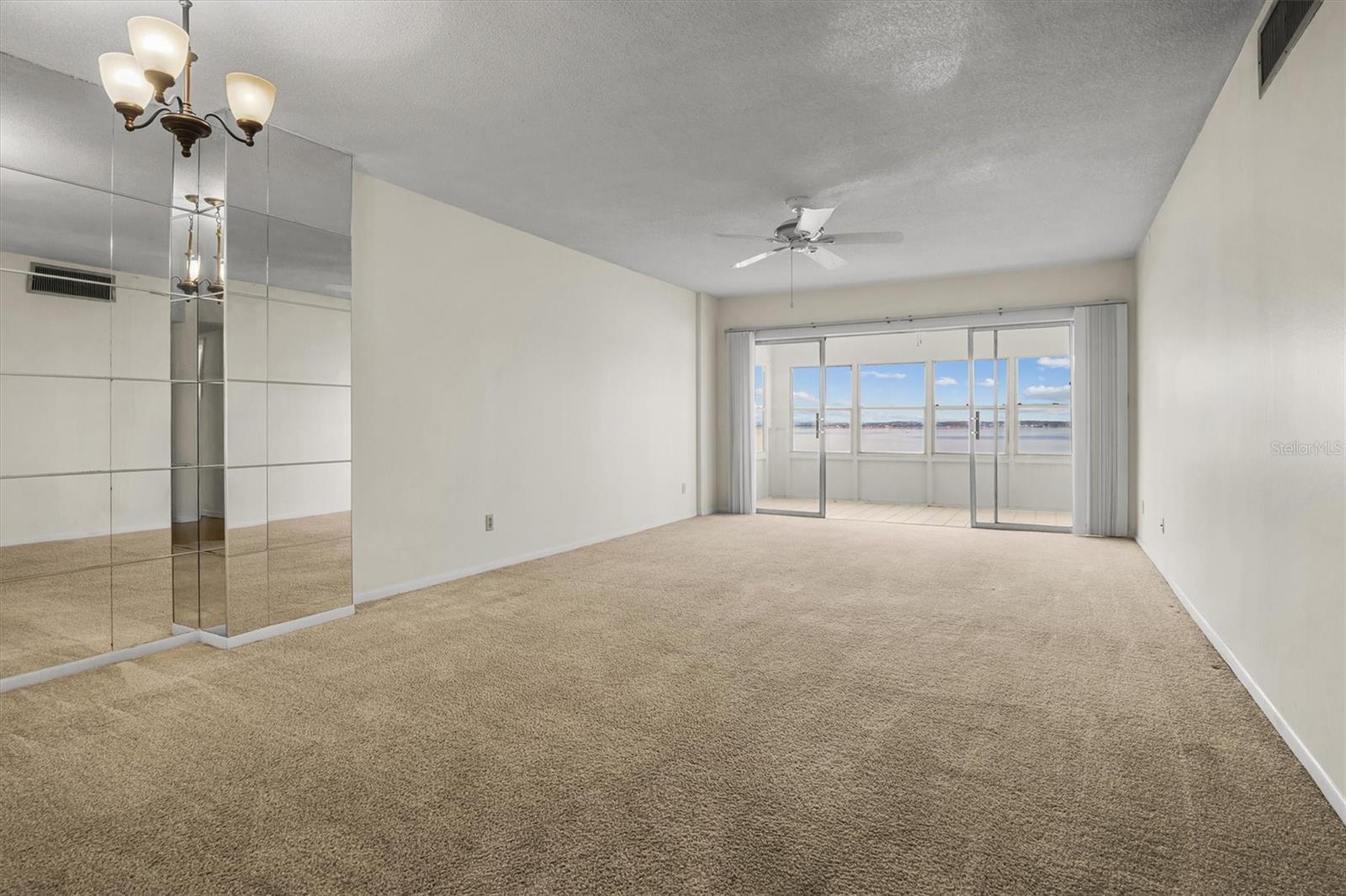 Image 8 of 31 For 2131 Lakeview Drive 904