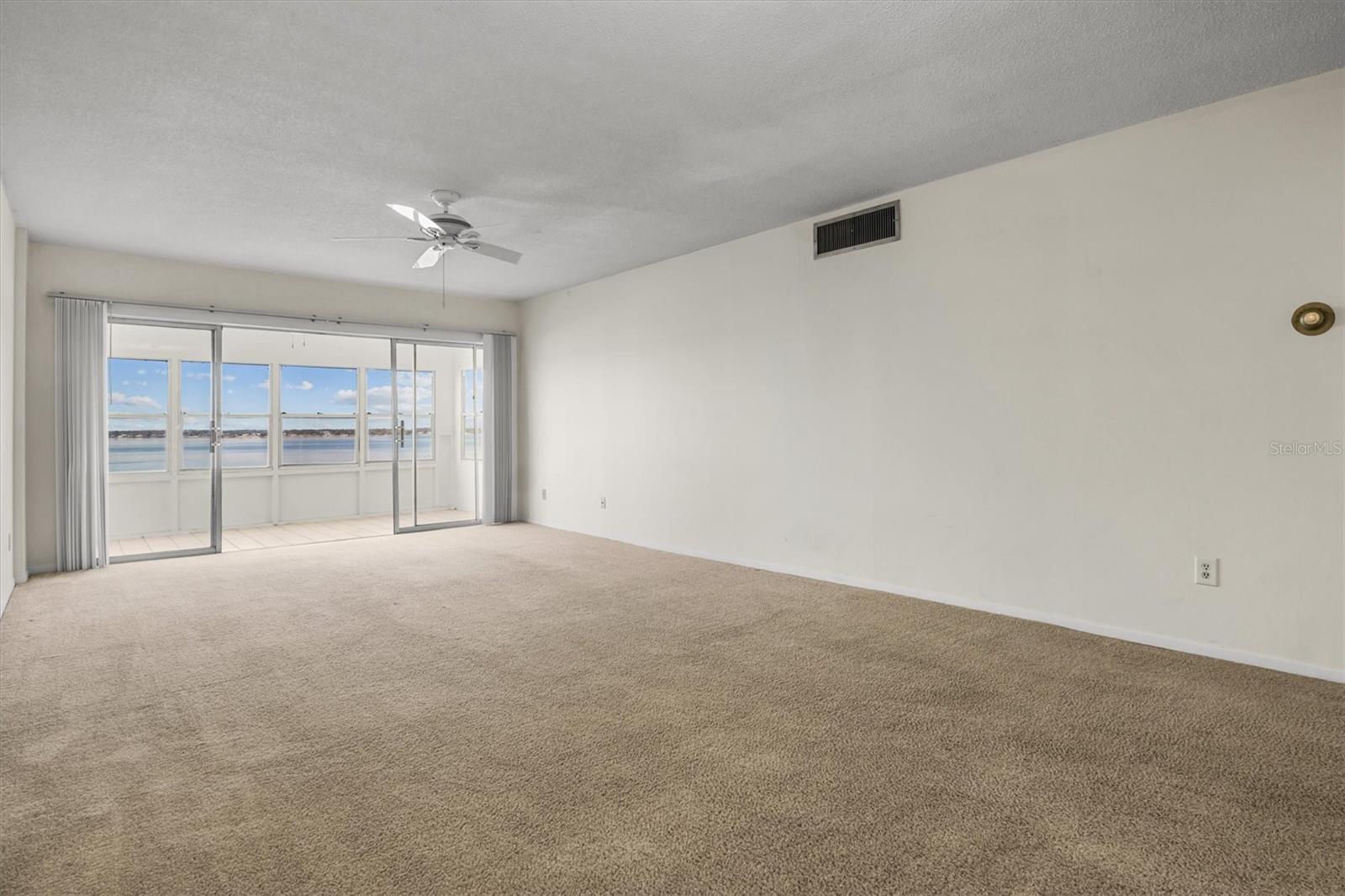 Image 9 of 31 For 2131 Lakeview Drive 904