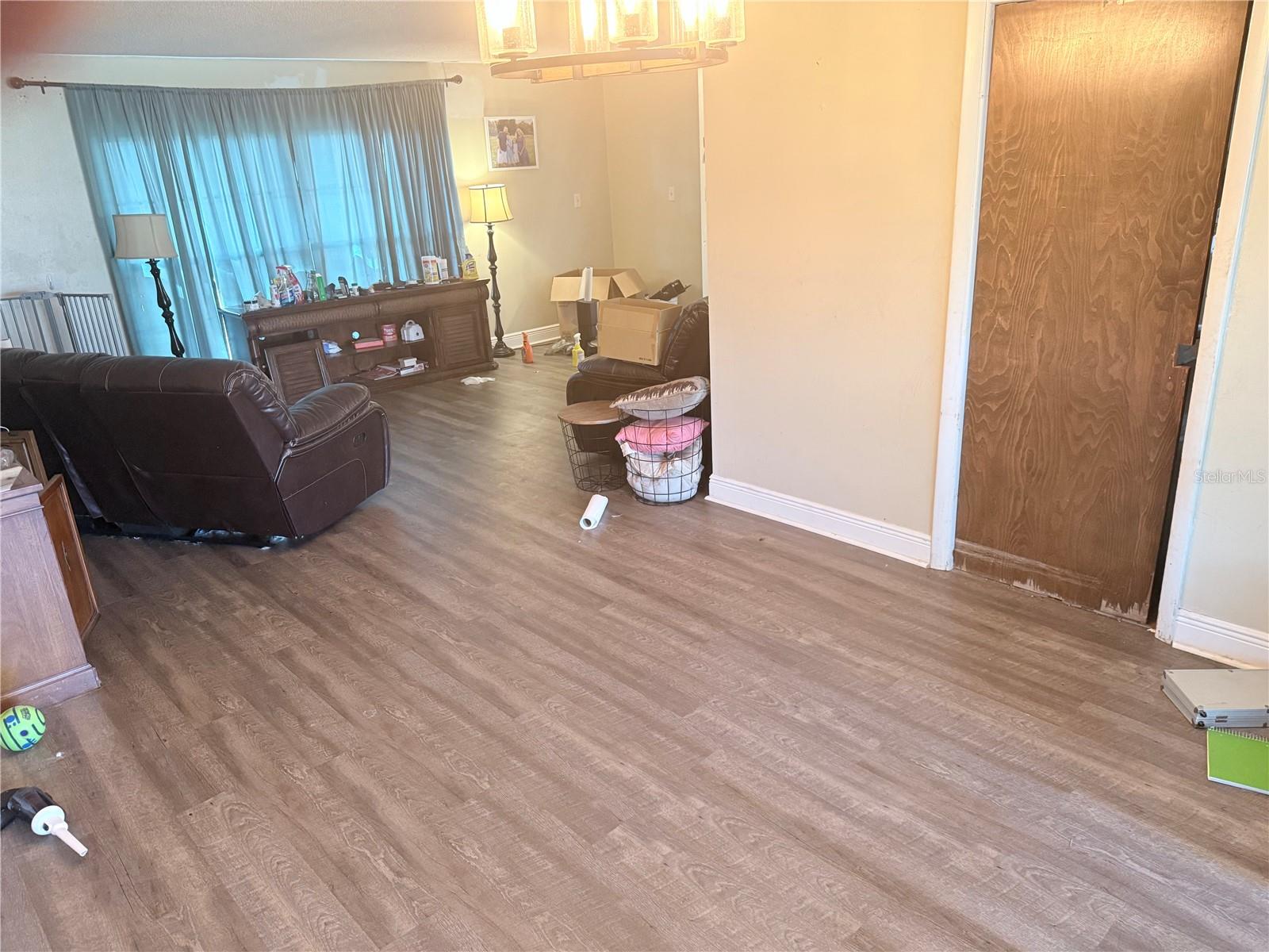 Image 5 of 12 For 107 Elm Square N