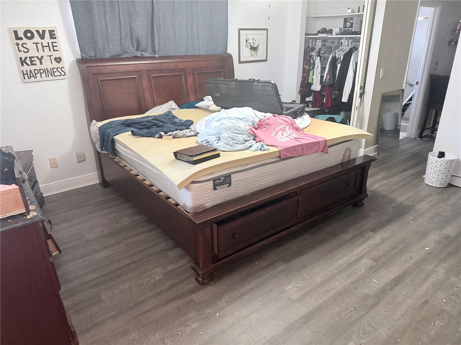 Image 6 of 12 For 107 Elm Square N