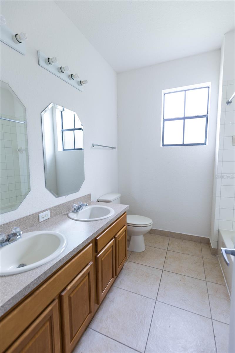 Image 19 of 25 For 1568 Portofino Meadows Boulevard