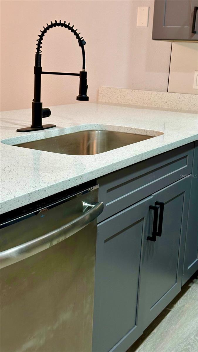 Image 10 of 33 For 1031 Universal Rest Place