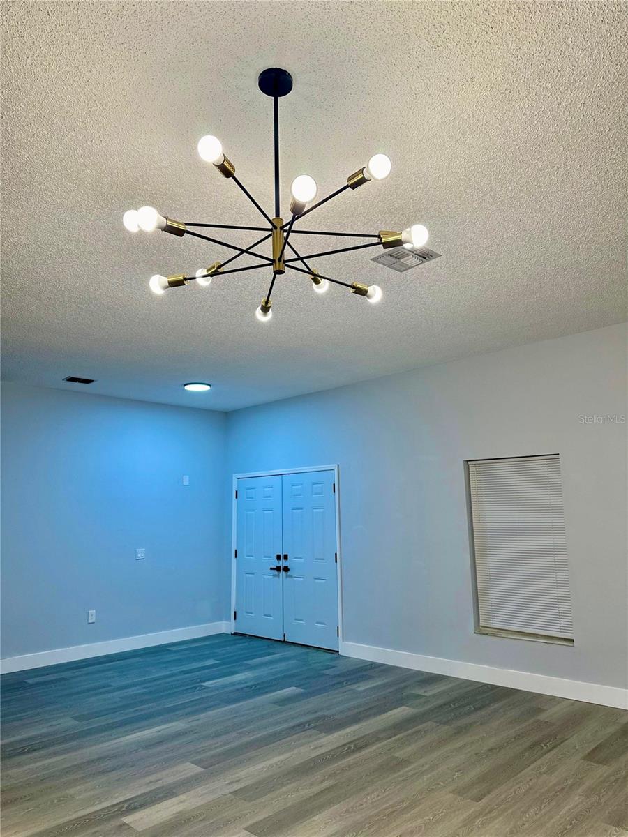 Image 11 of 33 For 1031 Universal Rest Place