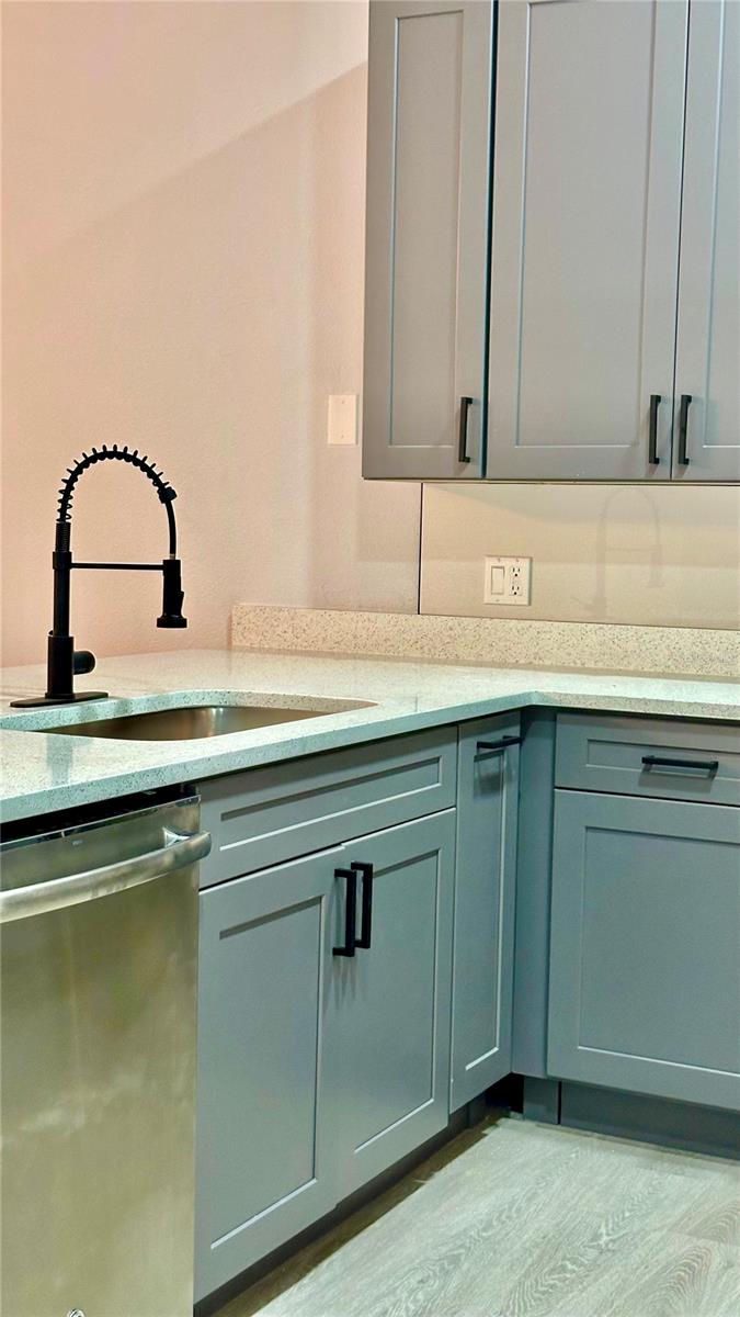 Image 18 of 33 For 1031 Universal Rest Place