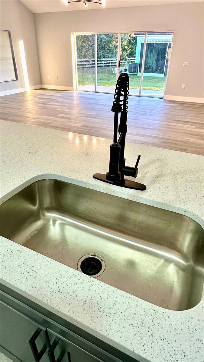 Image 21 of 33 For 1031 Universal Rest Place