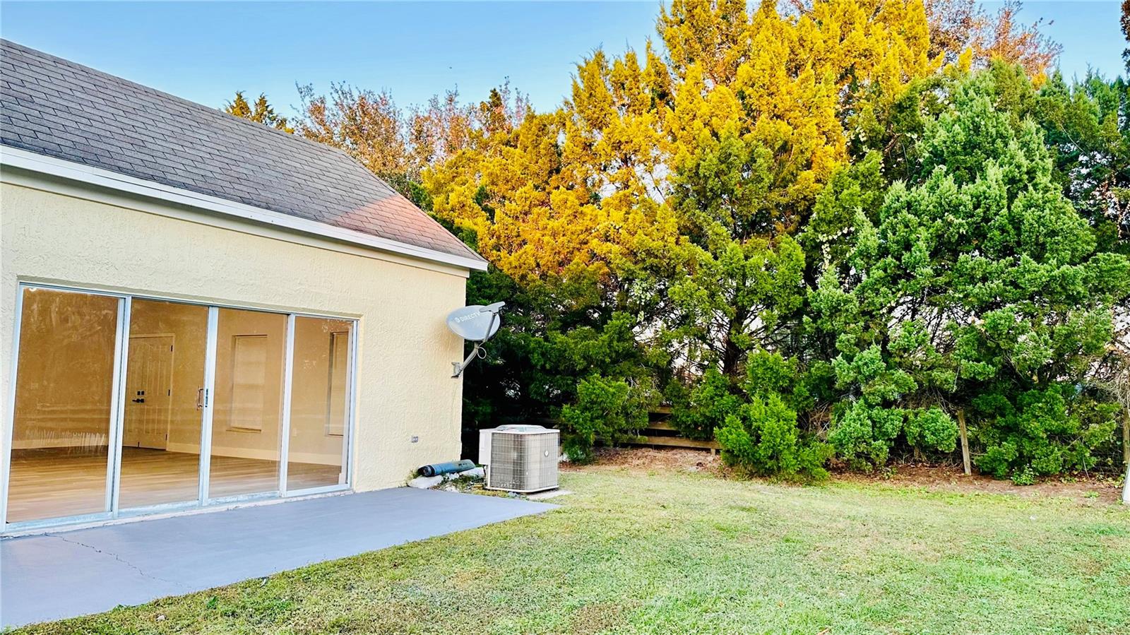 Image 3 of 33 For 1031 Universal Rest Place