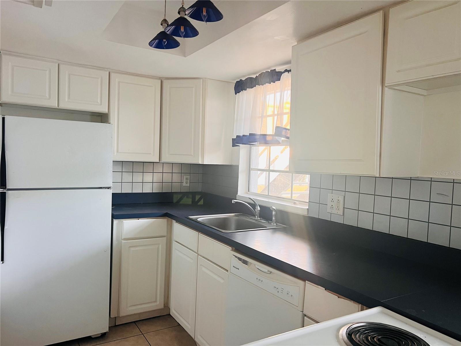 Image 7 of 14 For 1000 Semoran Boulevard 715