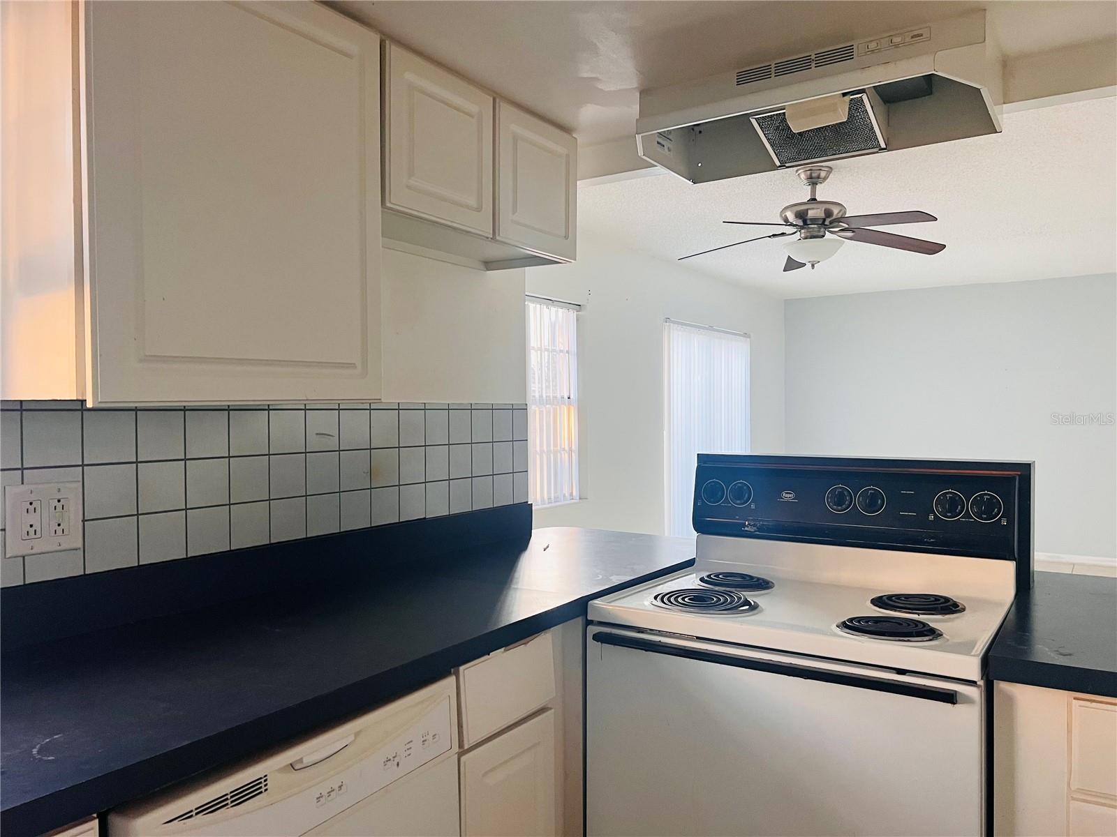 Image 8 of 14 For 1000 Semoran Boulevard 715