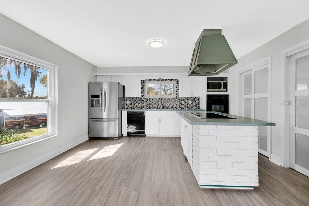 Image 8 of 43 For 6670 Bay Shore Drive