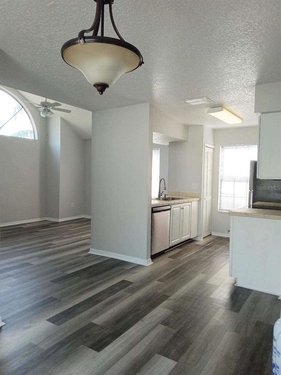 Image 4 of 15 For 2931 Rio Grande Trl  D