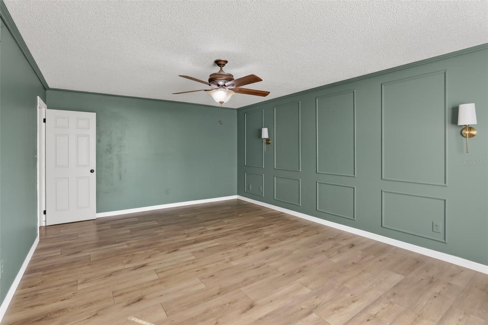 Image 10 of 39 For 1595 Shady Oak Drive