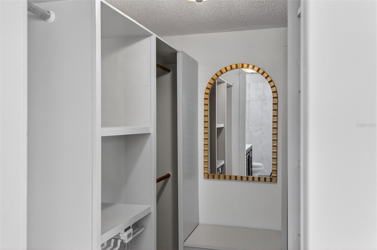 Image 14 of 39 For 1595 Shady Oak Drive