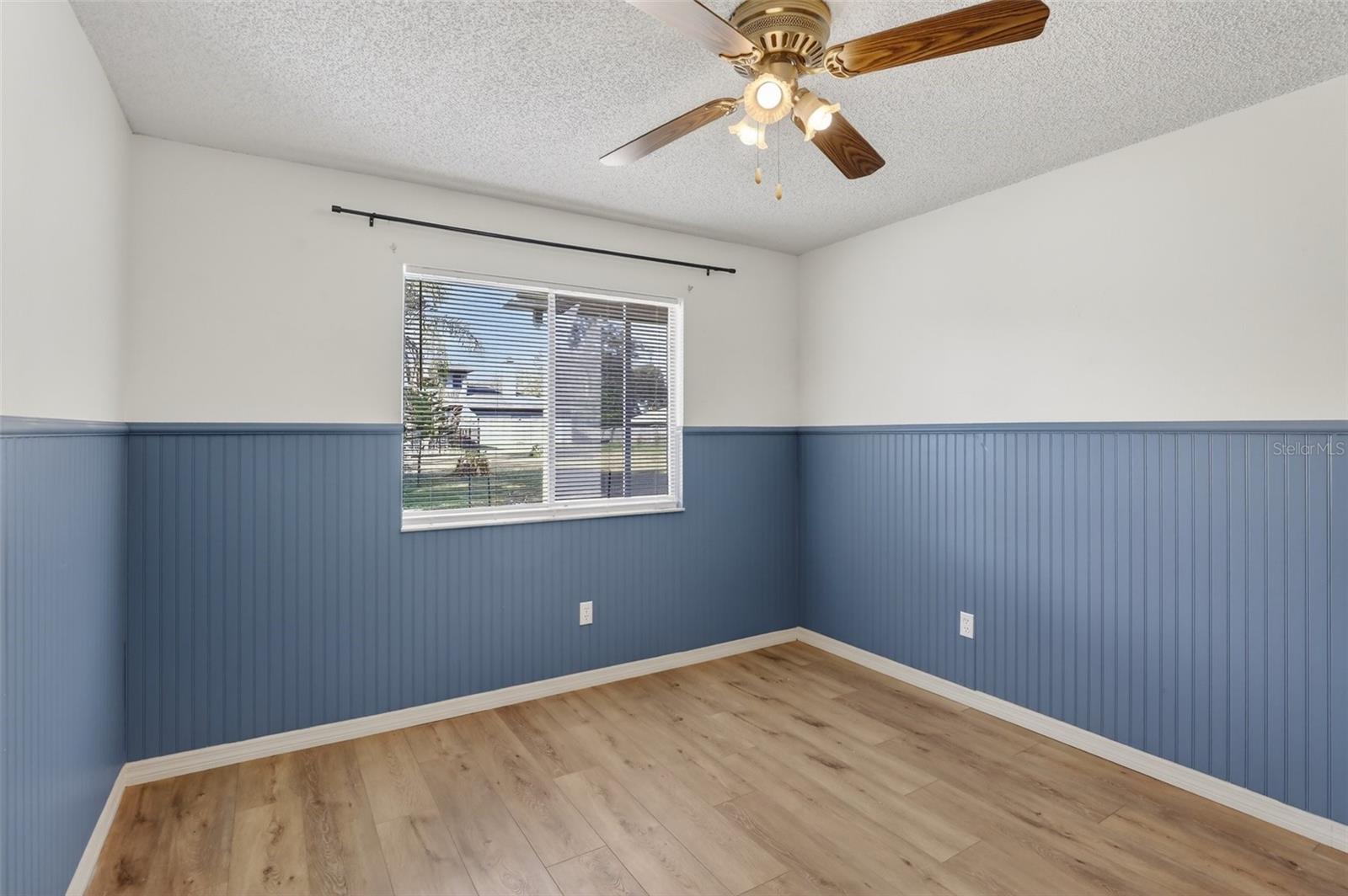 Image 15 of 39 For 1595 Shady Oak Drive