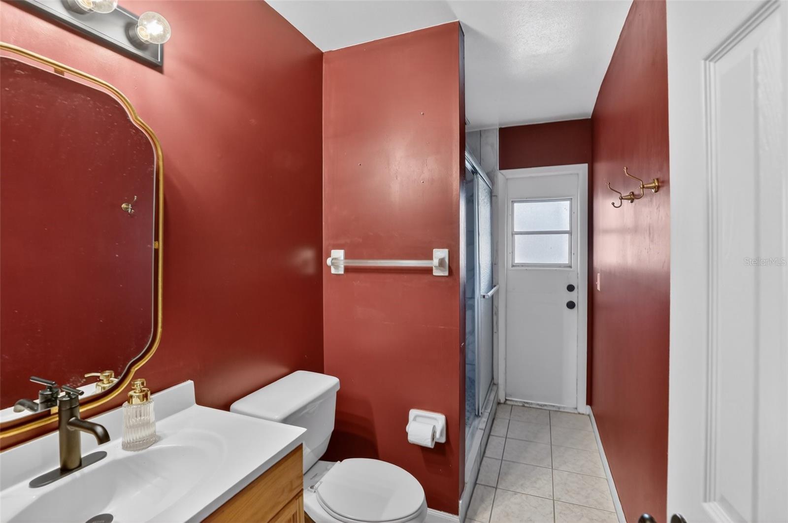 Image 17 of 39 For 1595 Shady Oak Drive