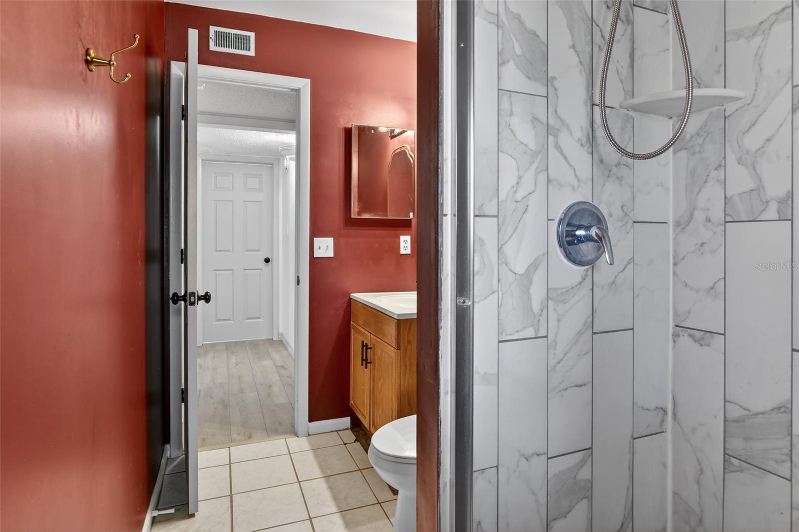 Image 18 of 39 For 1595 Shady Oak Drive