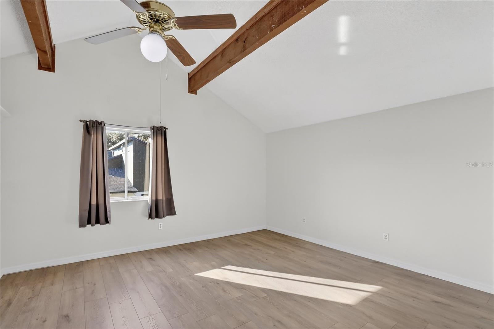 Image 22 of 39 For 1595 Shady Oak Drive