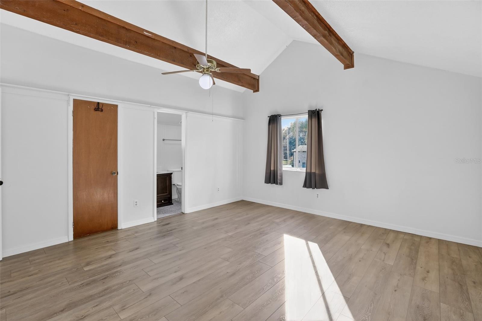 Image 23 of 39 For 1595 Shady Oak Drive