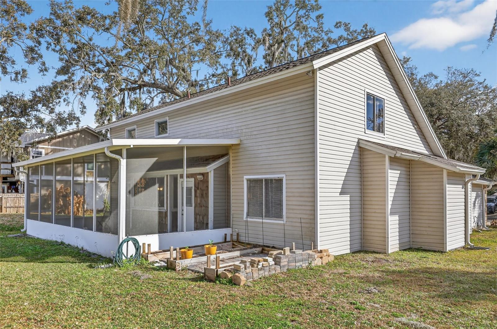 Image 30 of 39 For 1595 Shady Oak Drive