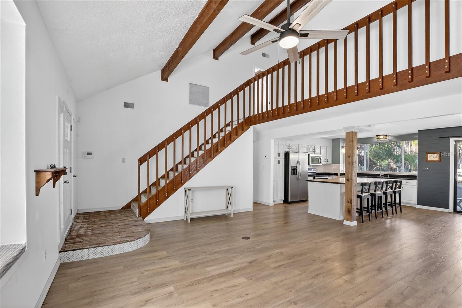 Image 4 of 39 For 1595 Shady Oak Drive