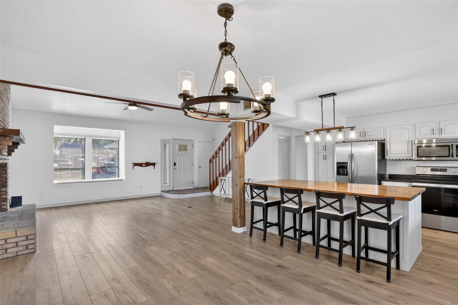 Image 5 of 39 For 1595 Shady Oak Drive