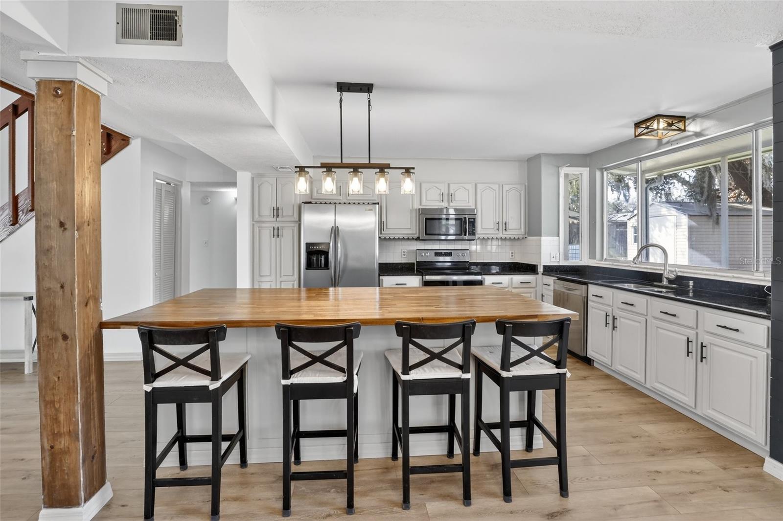 Image 6 of 39 For 1595 Shady Oak Drive