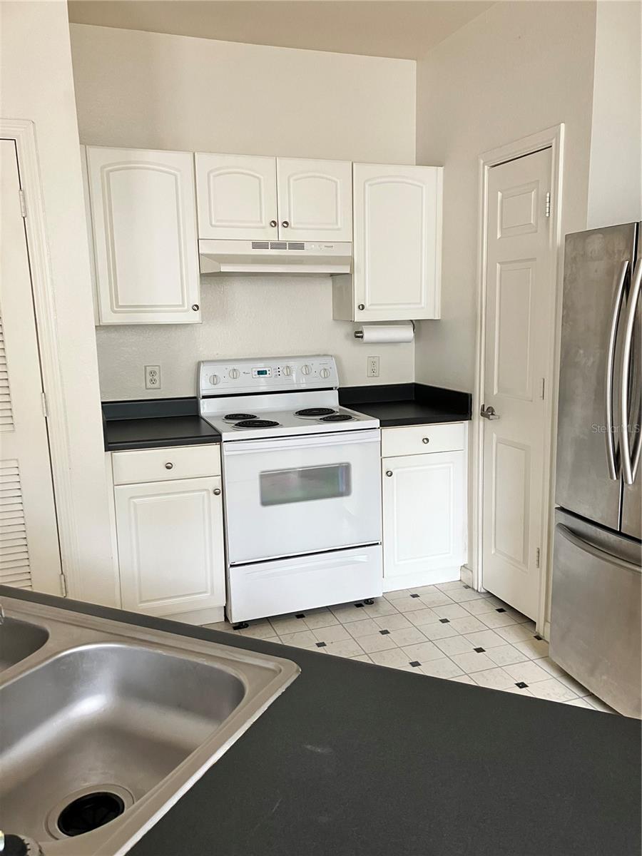 Image 8 of 18 For 860 Orange Avenue 430